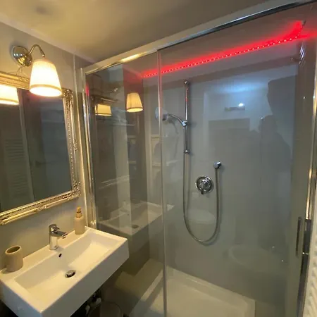 Tower Apartment *